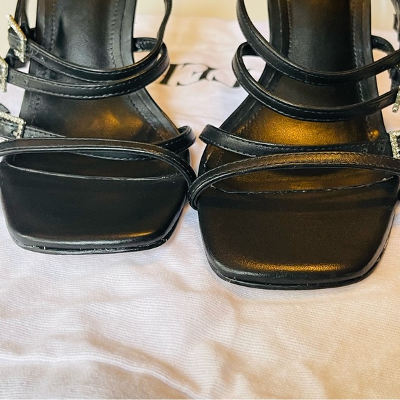 NWOB  ASTER Capri Strappy Leather Sandals Sz 7 - Picture 7 of 10